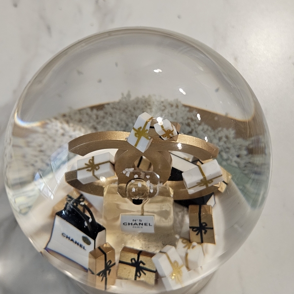 Chanel Classic CC Snow Globe - Picture 4 of 5